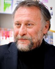 1024px-Michael Nyqvist 2013