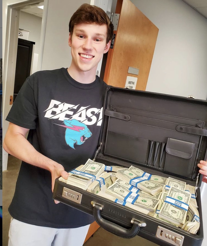 MrBeast: net worth, age, height, girlfriends, full name, merch, profiles 