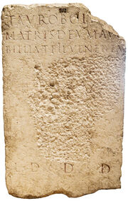 Inscripción erosionada de Lugdurum (Actual Lyon, en Francia) conmemorando un taurobolio a la Madre de los Dioses bajo el título de Augusta