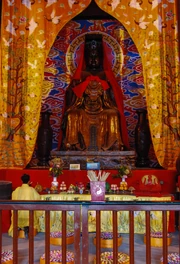Efigie del dios Erlang dentro del templo Erwang en  Dujiangyan, Sichuan.