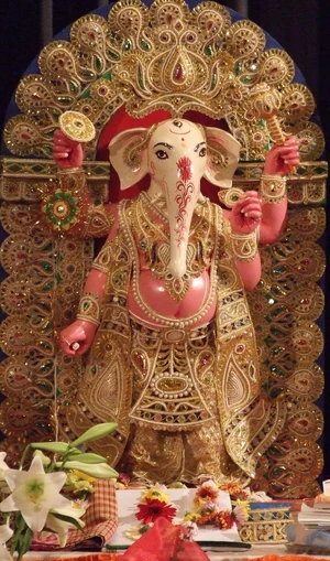 Ganesha adorado en las fiestas Durgá Puyá en Colonia, Alemania.