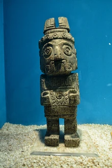 Escultura de un Tlaloque. Museo del Templo Mayor, Ciudad de México.