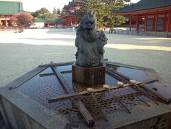 Heian-jingû Shintô Shrine - Stone statue of Azure Dragon (Sôryû)
