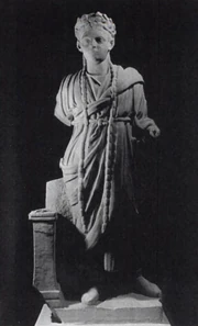 Estatua de un archigalo (sumo sacerdote de Cibeles), siglo II-III d.C. (Museo Arqueológico de Cherchell)