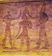 Set y Horus adorando a Ramsés en un pequeño templo de Abu Simbel