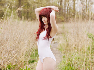 Early Spring Susan Coffey Wallpaper yvt2