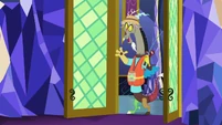 Discord enters throne room in fishing gear S5E22