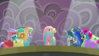 Fluttershy stepping onto the stage S8E7