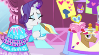 Rarity giggles S4E13