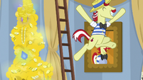 Flam jumping off the ladder S8E16