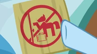 No Salesponies sign on Meathead's house S9E5.png (756 KB)