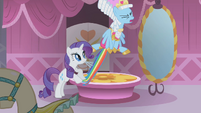 Rainbow Dash trying to get away S1E10