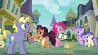 Saffron Masala getting Ponet's attention S6E12