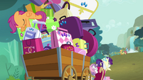 Silly Scootaloo, you aren't a suitcase.