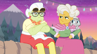 Granny Smith and Goldie glaring at each other EGDS12