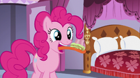 Pinkie eating another cupcake S5E14
