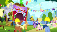 Ponies cheering S4E12