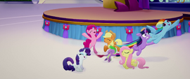 Rainbow drags Twilight into the sky MLPTM