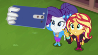 Rarity and Sunset taking a selfie EGDS44