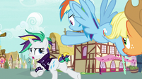 Rarity and friends running to Sugarcube Corner S7E19