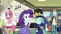 Rarity puts custodian helmet on Rainbow's head EG3