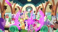 S9E26 Mane Six i Spike teleportują się do pociągu