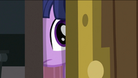 Twilight peeking S2E25