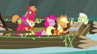 Applejack "in charge of everything" S4E09