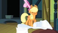 Applejack shaking off hat S3E4