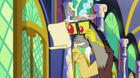 Discord reading Twilight's message S9E1