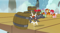 Gray goat headbutts barrel over the platform S7E22