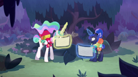 Luna runs into Celestia at a crossroads S9E13