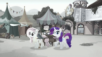 Rarity and Kerfuffle entering the square MLPRR