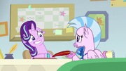 Starlight awkwardly helping Silverstream S9E11