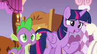 Twilight asking Rarity about the boat trip S6E22