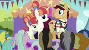 Booth barker congratulates unicorn sisters S5E17