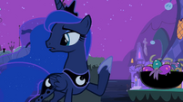 Luna looking behind S2E04