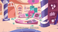 Pinkie Pie baking in the kitchen PLS1E7b