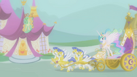 Princess Celestia arriving in Ponyville S01E10