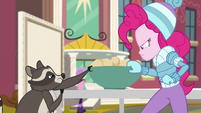 Pinkie and raccoon fight over potatoes EGHU