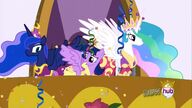 Luna na balkonie z Twilight Sparkle i Celestią