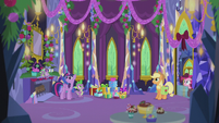 Twilight and friends hear the train whistle S5E20