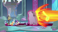 Twilight protects friends with wall fragment S9E24