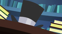 Twilight turns inkwell into a top hat S6E21