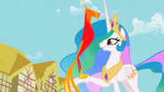 201px-Philomena returns back to Celestia S01E22