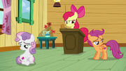 Apple Bloom sees that her friends are staring at their cutie marks S6E4