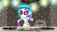 DJ Pon-3 in front of turntable EG2