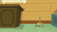 Horseshoe game in the CMC clubhouse S5E4