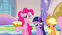 Pinkie Pie offers cinnamon bun S03E12