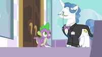 Spike helping Fancy Pants S5E10